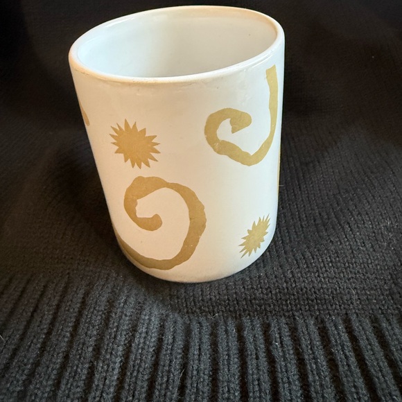 Oscar de la Renta Gold Accent White Mug - Picture 2 of 6